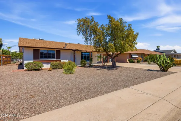 Property Slideshow image 2 of 57 | 11042 w canterbury dr, Sun City, AZ, 85351