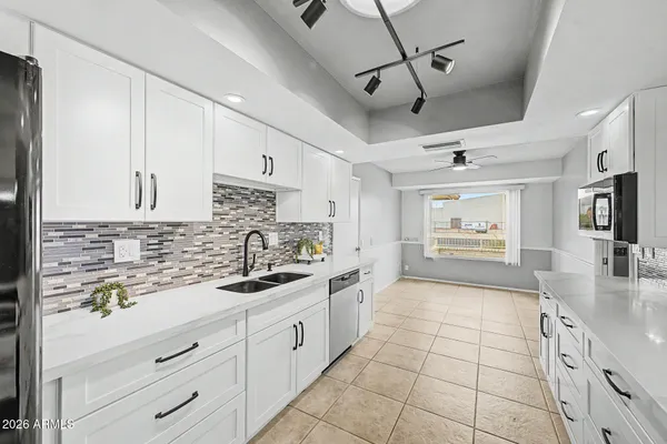 Property Slideshow image 2 of 43 | 9433 w hutton dr, Sun City, AZ, 85351