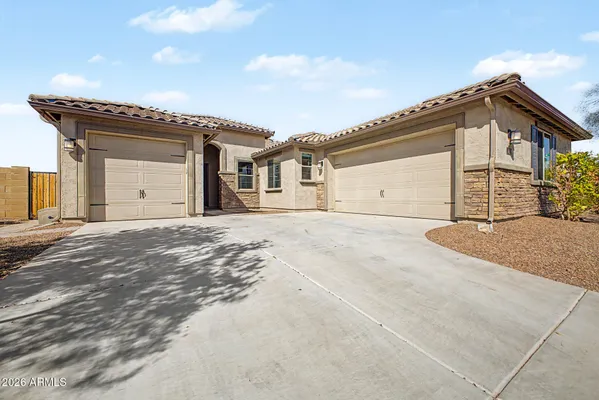 Property Slideshow image 2 of 70 | 18236 w sandlewood dr, Goodyear, AZ, 85338