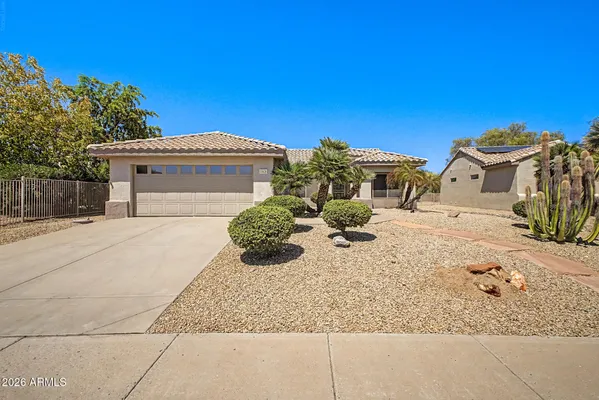 Property Slideshow image 2 of 46 | 15626 w vista grande ln, Surprise, AZ, 85374