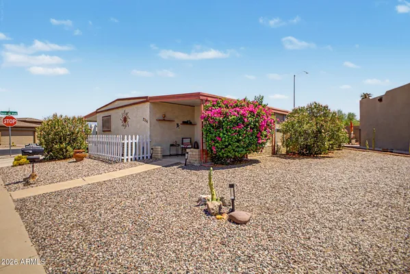 Property Slideshow image 3 of 31 | 2355 n shannon way, Mesa, AZ, 85215