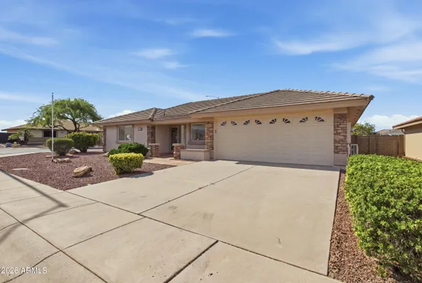 Property Slideshow image 3 of 42 | 11557 e kilarea ave, Mesa, AZ, 85209