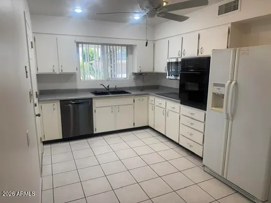 Property Slideshow image 2 of 22 | 9910 w kingswood cir, Sun City, AZ, 85351