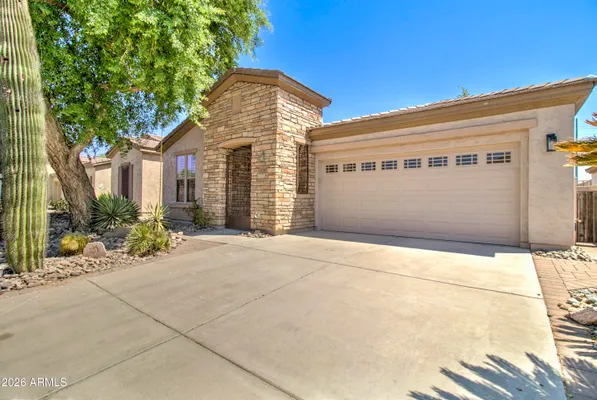 Property Slideshow image 3 of 57 | 4747 e blue spruce ln, Gilbert, AZ, 85298