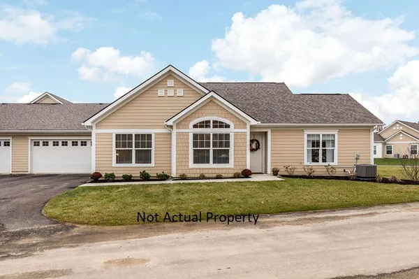 Property Slideshow image 2 of 26 | 142 narragansett dr, Hebron, OH, 43025