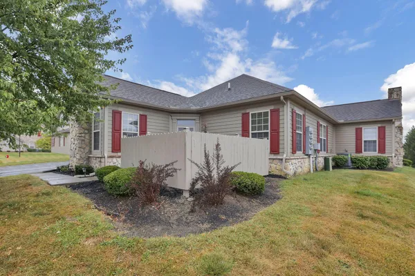 Property Slideshow image 3 of 38 | 111 jamie lynn cir, Pickerington, OH, 43147