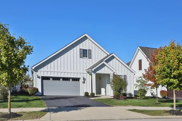Property Slideshow image 2 of 43 | 6947 hollyhock dr, New Albany, OH, 43054