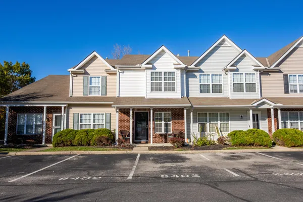 Property Slideshow image 3 of 23 | 8402 varden ct 2102, Blacklick, OH, 43004