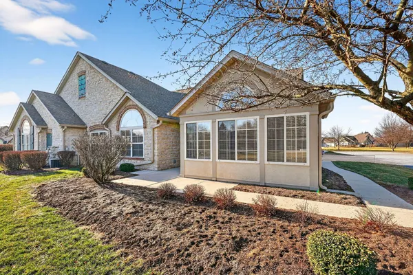 Property Slideshow image 2 of 47 | 7529 red maple pl, Westerville, OH, 43082