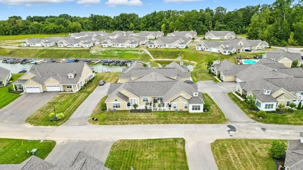 Property Slideshow image 2 of 44 | 610 newport ln, Buckeye Lake, OH, 43008