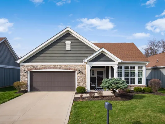 Property Slideshow image 2 of 44 | 8015 summitpoint pl, Lewis Center, OH, 43035