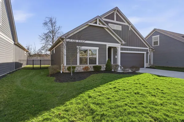 Property Slideshow image 3 of 19 | 243 parkgate ct, Delaware, OH, 43015