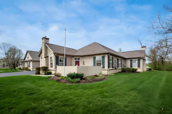 Property Slideshow image 2 of 53 | 7585 red maple pl, Westerville, OH, 43082