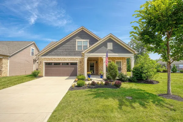 Property Slideshow image 2 of 55 | 240 parkgate ct, Delaware, OH, 43015