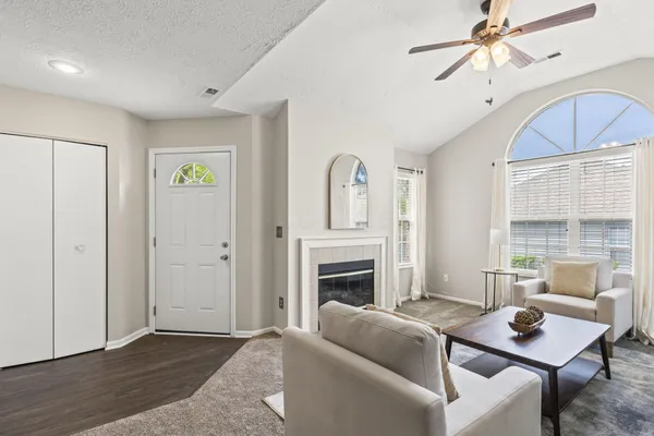 Property Slideshow image 3 of 36 | 360 villa oaks ln, Columbus, OH, 43230