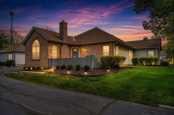Property Slideshow image 2 of 36 | 360 villa oaks ln, Columbus, OH, 43230