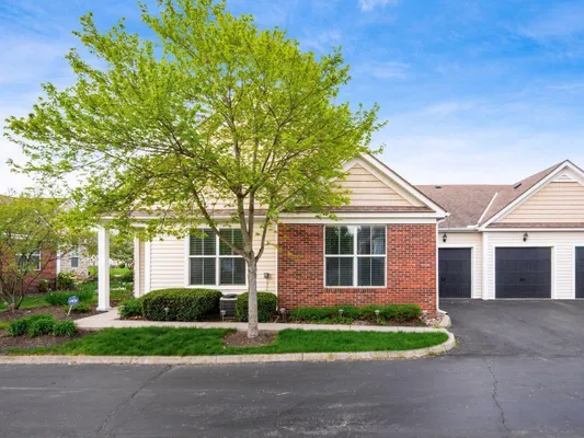 Property Slideshow image 2 of 38 | 4737 clubpark dr 8, Hilliard, OH, 43026
