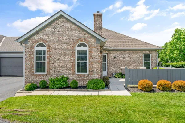 Property Slideshow image 3 of 42 | 285 villa oaks ln, Columbus, OH, 43230