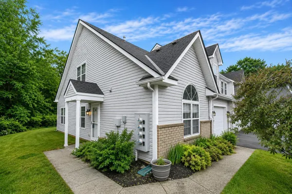 Property Slideshow image 2 of 39 | 8410 diversey loop 601, Blacklick, OH, 43004