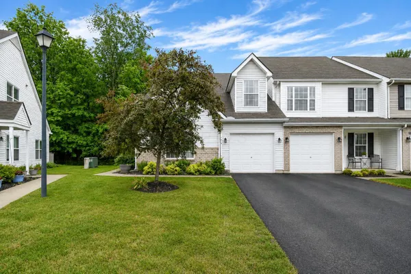 Property Slideshow image 3 of 39 | 8410 diversey loop 601, Blacklick, OH, 43004