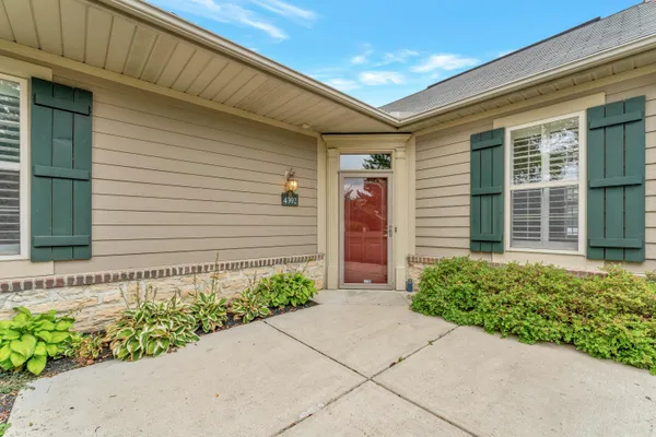 Property Slideshow image 2 of 42 | 4392 crimson maple ln, Westerville, OH, 43082
