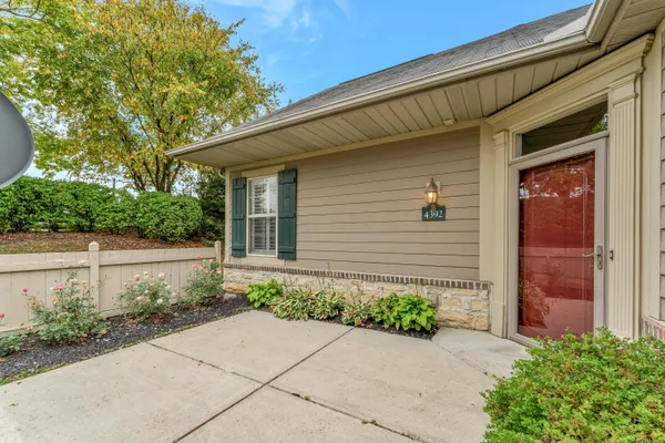 Property Slideshow image 3 of 42 | 4392 crimson maple ln, Westerville, OH, 43082