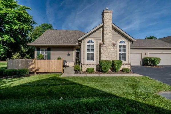 Property Slideshow image 2 of 43 | 4392 crimson maple ln, Westerville, OH, 43082