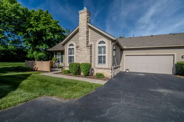 Property Slideshow image 3 of 43 | 4392 crimson maple ln, Westerville, OH, 43082