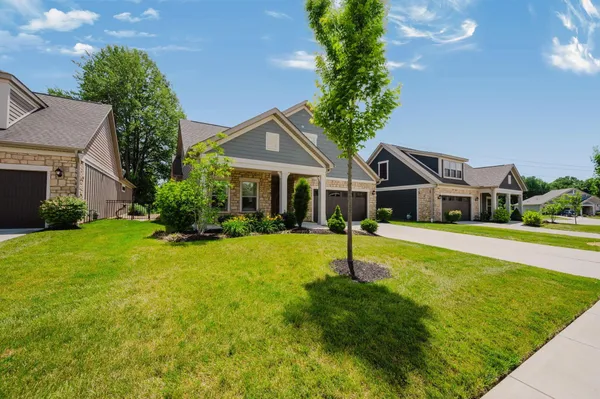 Property Slideshow image 3 of 83 | 333 parkgate ct, Delaware, OH, 43015