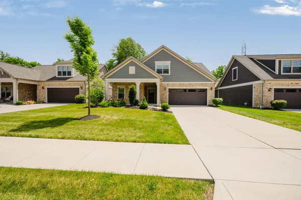 Property Slideshow image 2 of 83 | 333 parkgate ct, Delaware, OH, 43015