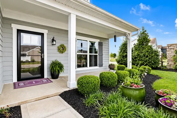 Property Slideshow image 2 of 34 | 4826 woodside dr 18, Grove City, OH, 43123