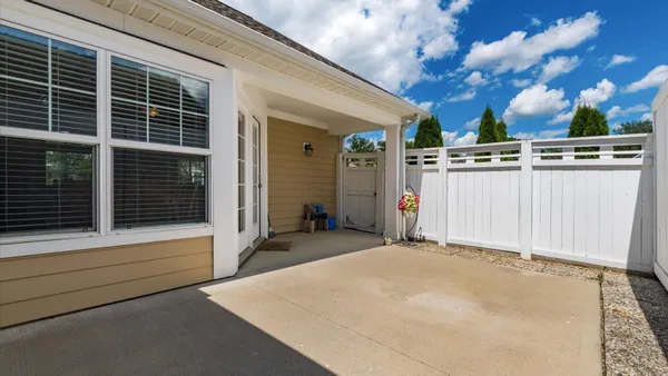 Property Slideshow image 2 of 41 | 504 providence ln, Buckeye Lake, OH, 43008