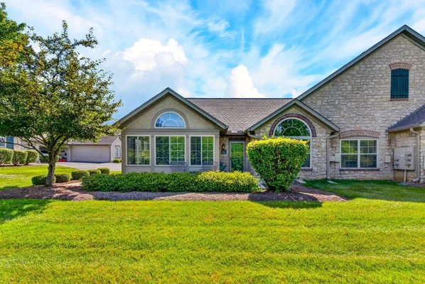 Property Slideshow image 2 of 41 | 7771 red maple pl, Westerville, OH, 43082