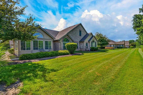 Property Slideshow image 3 of 41 | 7771 red maple pl, Westerville, OH, 43082