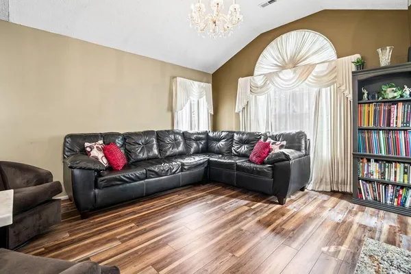 Property Slideshow image 2 of 27 | 1275 villa oaks ct, Columbus, OH, 43230
