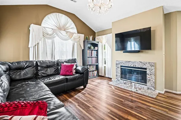 Property Slideshow image 3 of 27 | 1275 villa oaks ct, Columbus, OH, 43230