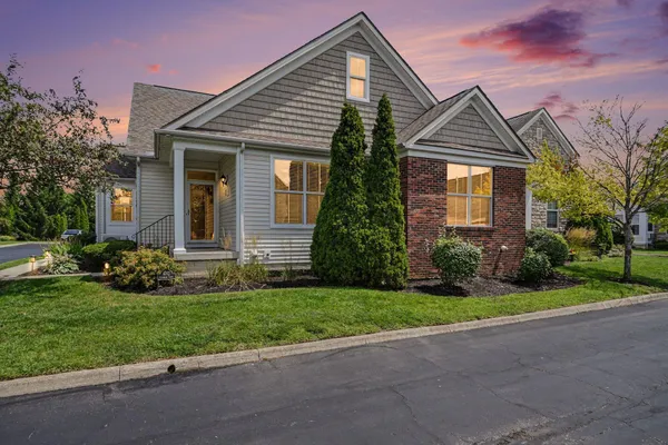 Property Slideshow image 2 of 44 | 4742 clubpark dr 5-4742, Hilliard, OH, 43026