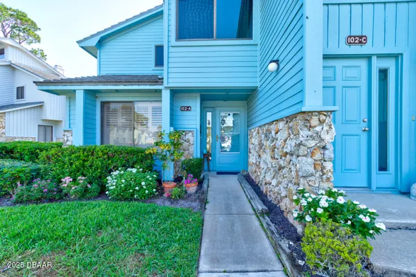 Property Slideshow image 3 of 21 | 102 blue heron dr a, Daytona Beach, FL, 32119