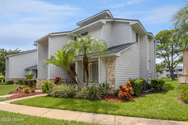Property Slideshow image 2 of 35 | 150 blue heron dr b, Daytona Beach, FL, 32119