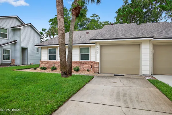 Property Slideshow image 2 of 28 | 320 bob white ct 3200, Daytona Beach, FL, 32119
