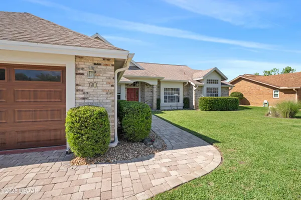 Property Slideshow image 2 of 73 | 51 kingsley cir, Ormond Beach, FL, 32174