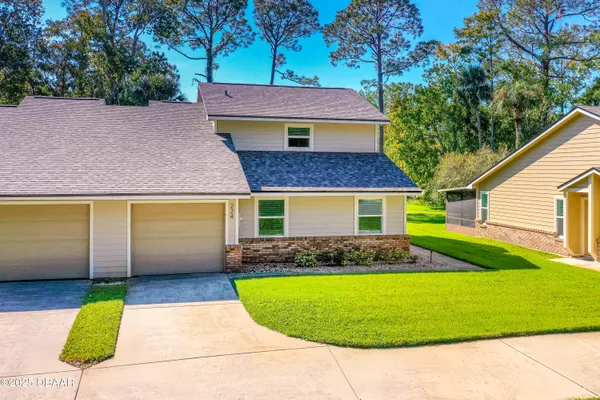 Property Slideshow image 2 of 57 | 224 bob white ct 2240, Daytona Beach, FL, 32119