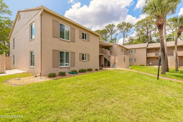 Property Slideshow image 3 of 46 | 101 bob white ct apt 1, Daytona Beach, FL, 32119
