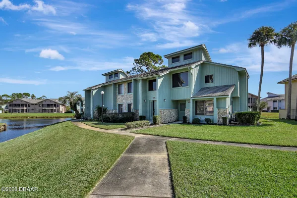 Property Slideshow image 3 of 50 | 114 blue heron dr d, Daytona Beach, FL, 32119
