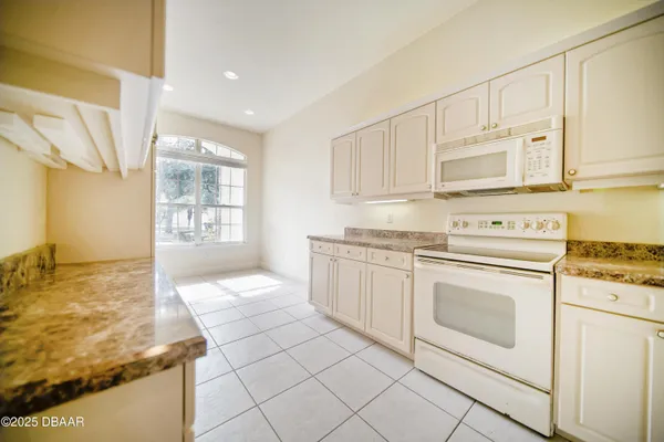 Property Slideshow image 2 of 17 | 1461 carlow cir, Ormond Beach, FL, 32174