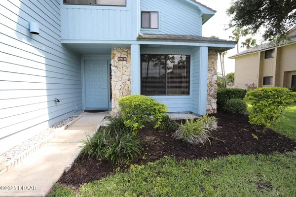 Property Slideshow image 2 of 50 | 128 golden eye dr b, Daytona Beach, FL, 32119