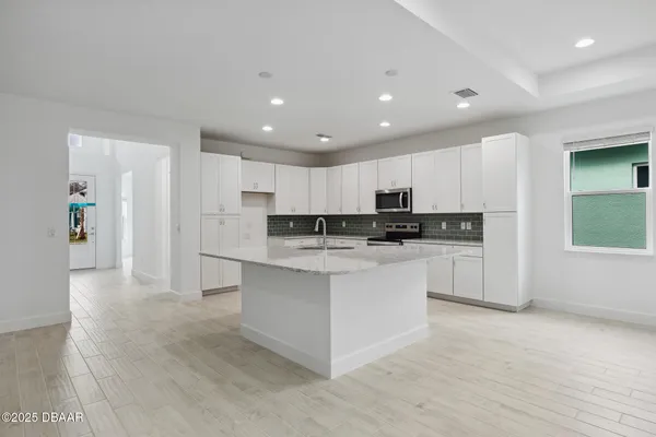 Property Slideshow image 3 of 90 | 600 hang loose way, Daytona Beach, FL, 32124