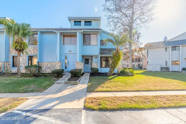 Property Slideshow image 3 of 38 | 126 blue heron dr b, Daytona Beach, FL, 32119