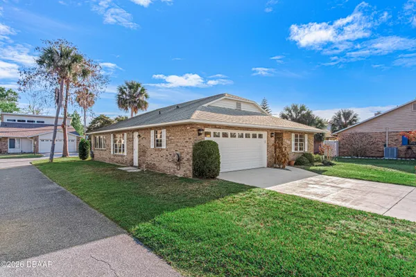 Property Slideshow image 2 of 54 | 108 loon ct, Daytona Beach, FL, 32119