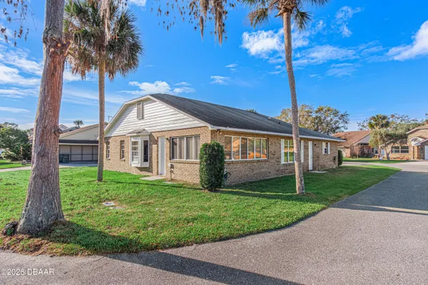 Property Slideshow image 3 of 54 | 108 loon ct, Daytona Beach, FL, 32119